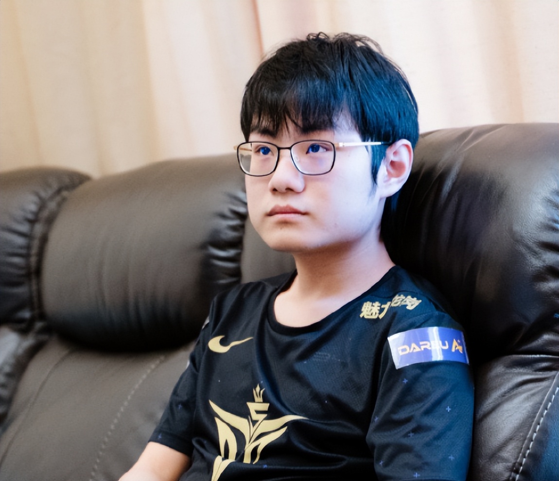 Rookie重返赛场，出色防守首场状态出色，雄鹿观众沸腾！